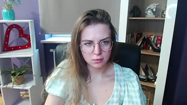 Snapshot of Zoey_Erotic chatting on 02.19.25 Zoey Erotic online show from 02.19.25
