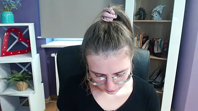 Snapshot of Zoey_Erotic chatting on 02.21.25 Zoey Erotic online show from 02.21.25