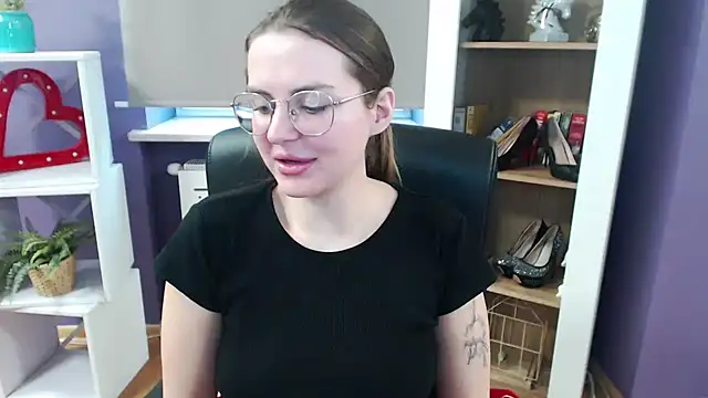 Snapshot of Zoey_Erotic chatting on 02.24.25 Zoey Erotic online show from 02.24.25