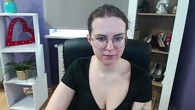 Snapshot of Zoey_Erotic chatting on 03.06.25 Zoey Erotic online show from 03.06.25