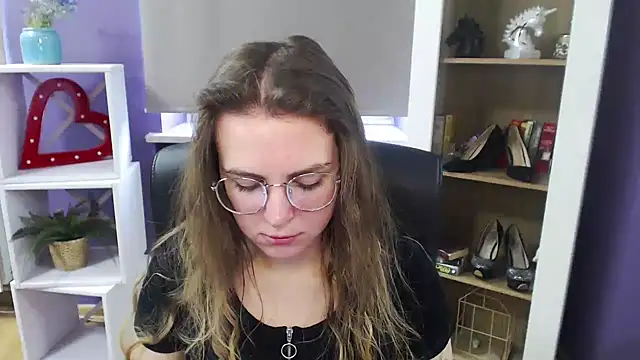 Snapshot of Zoey_Erotic chatting on 03.20.25 Zoey Erotic online show from 03.20.25