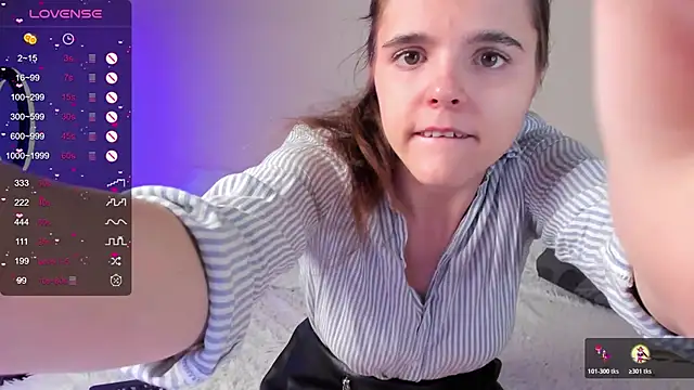 Snapshot of Ema_X_Love chatting on 11.15.25 Ema X Love online show from 11.15.25