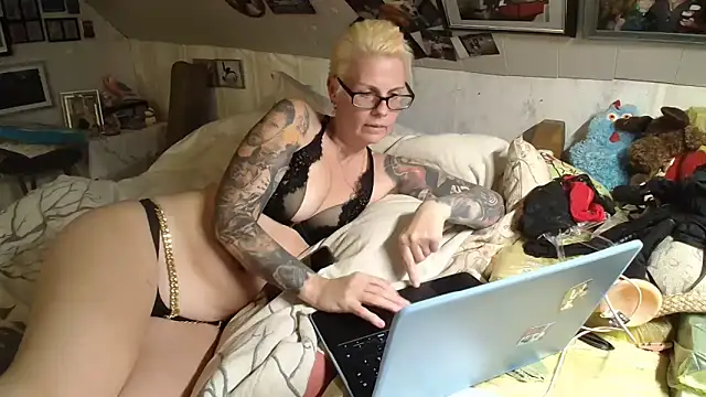 MaryG online show from 10.22.25