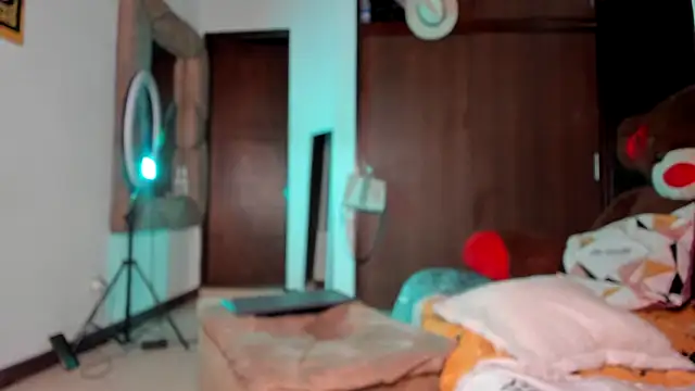 GiselReyes online show from 11.14.25