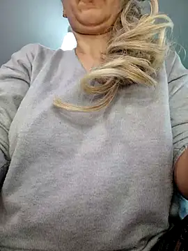 Snapshot of Pandora_Vibes chatting on 02.05.25 Pandora Vibes online show from 02.05.25