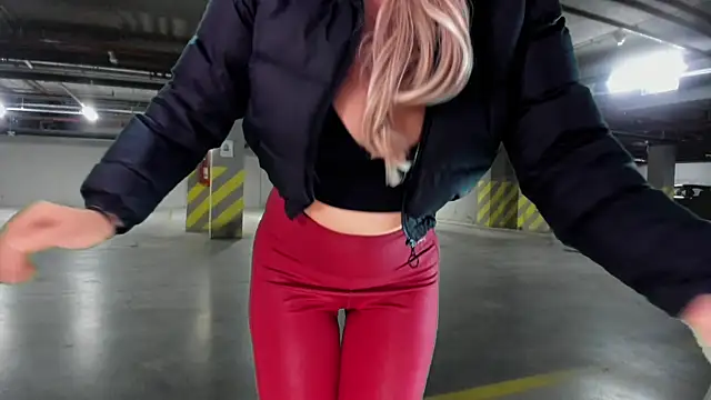 Snapshot of Pandora_Vibes chatting on 03.18.25 Pandora Vibes online show from 03.18.25