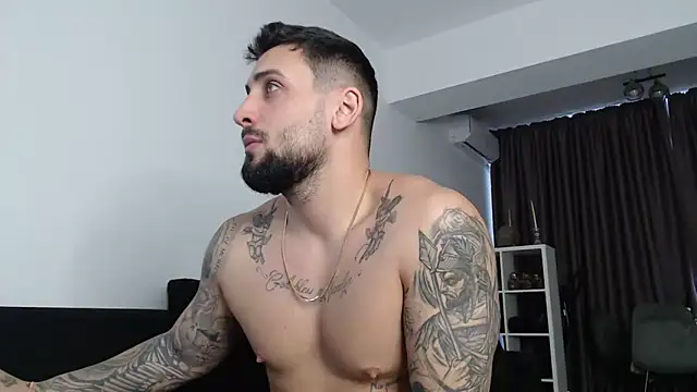 Snapshot of _DylanGreen chatting on 10.29.25 DylanGreen online show from 10.29.25