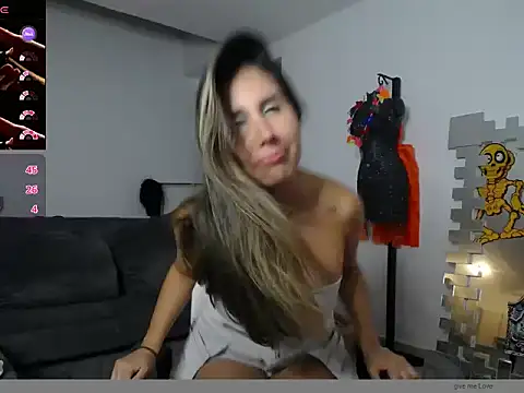 Snapshot of _Luna07 chatting on 09.25.25 Luna07 online show from 09.25.25