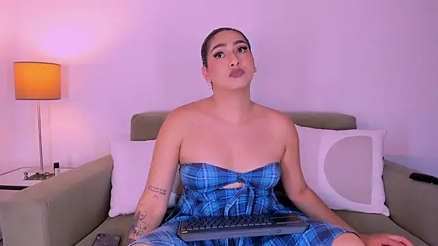 ISABELLASSMITH online show from 03.19.25