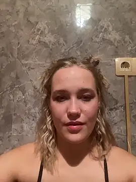 Snapshot of miya_miya21 chatting on 10.28.25 miya miya21 online show from 10.28.25