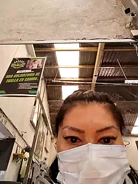 LaInsaciableIntensa online show from 11.28.25