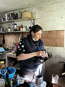 LaInsaciableIntensa online show from 12.21.25