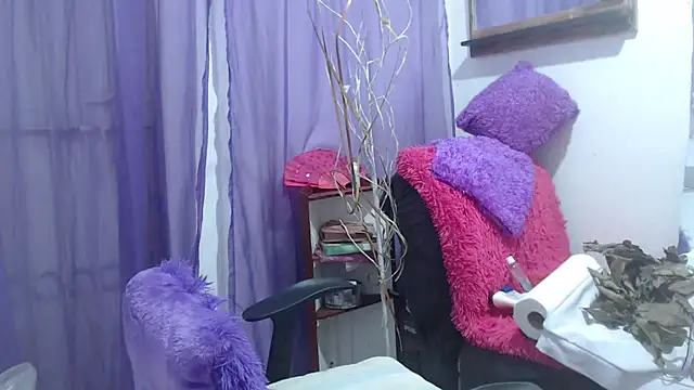 Snapshot of heyline_milf chatting on 11.01.25 heyline milf online show from 11.01.25