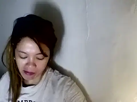 Snapshot of pinay4uwithagoodheart chatting on 12.21.24 pinay4uwithagoodheart online show from 12.21.24