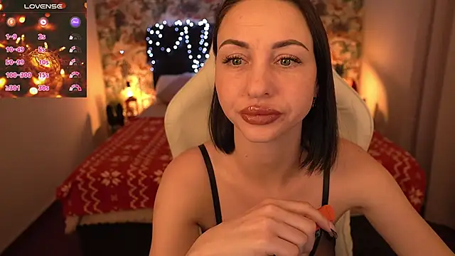 Snapshot of KristiiMax chatting on 12.28.24 KristiiMax online show from 12.28.24