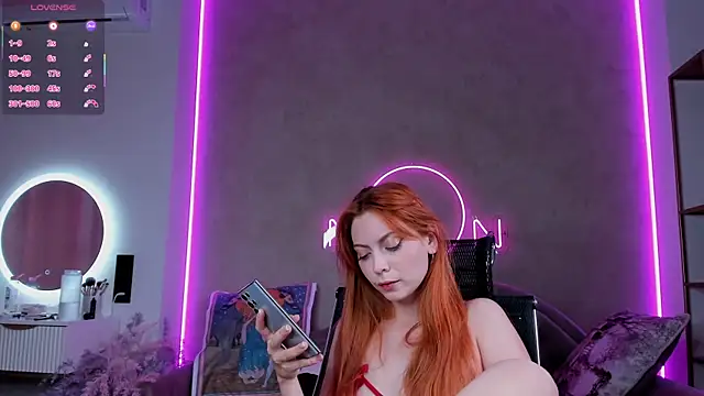 Snapshot of lika_lil chatting on 09.30.25 lika lil online show from 09.30.25