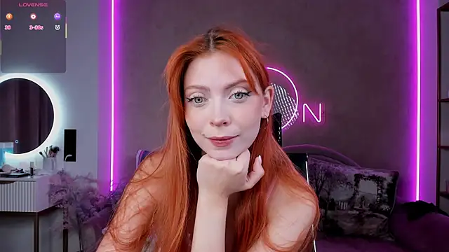 Snapshot of lika_lil chatting on 10.09.25 lika lil online show from 10.09.25