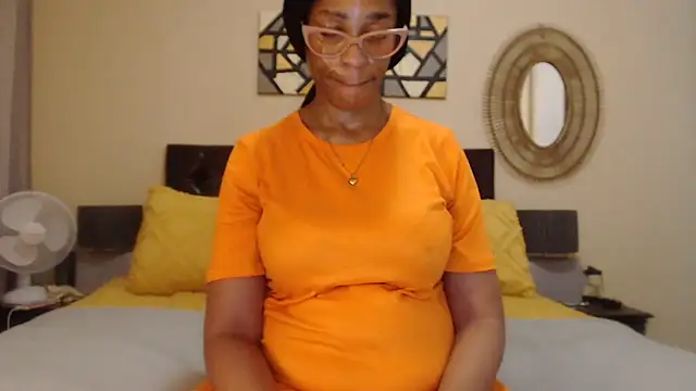 Snapshot of Creamyass22 chatting on 11.24.25 Creamyass22 online show from 11.24.25