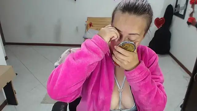 Snapshot of charlottezoe15 chatting on 02.12.26 charlottezoe15 online show from 02.12.26