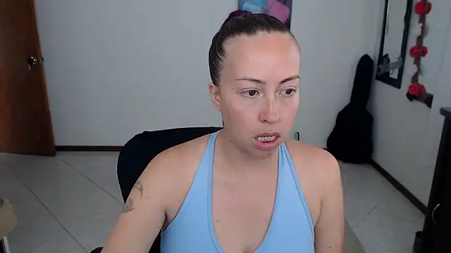 Snapshot of charlottezoe15 chatting on 02.20.26 charlottezoe15 online show from 02.20.26