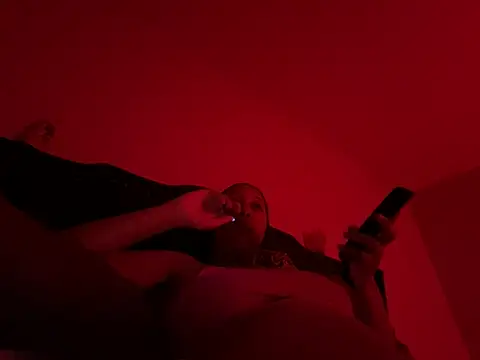 Snapshot of Macadamianutx chatting on 02.25.26 Macadamianutx online show from 02.25.26