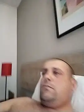 manubm03 online show from 11.25.25