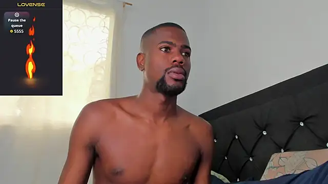 Snapshot of santi_brown chatting on 12.02.25 santi brown online show from 12.02.25