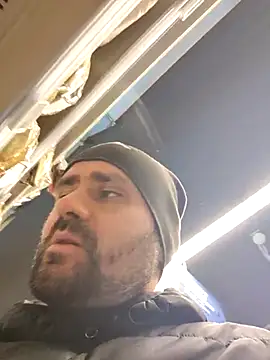 Snapshot of Govora chatting on 02.16.25 Govora online show from 02.16.25