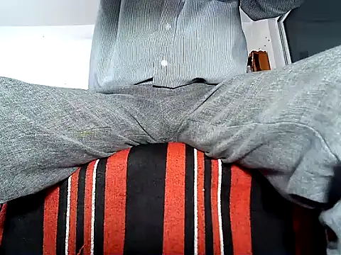 Snapshot of manan28 chatting on 10.13.25 manan28 online show from 10.13.25