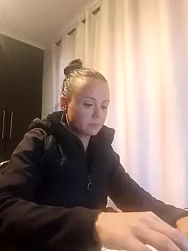 MrsBunnyBum online show from 04.21.26