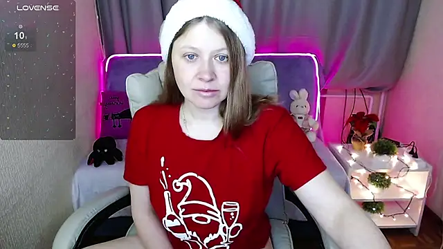 Snapshot of alekasamui chatting on 12.25.24 alekasamui online show from 12.25.24