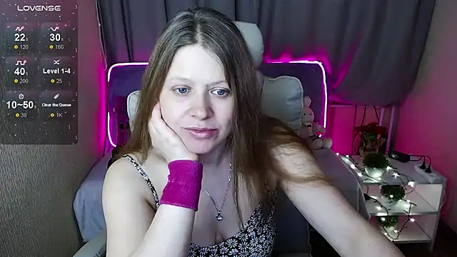 Snapshot of alekasamui chatting on 02.26.25 alekasamui online show from 02.26.25