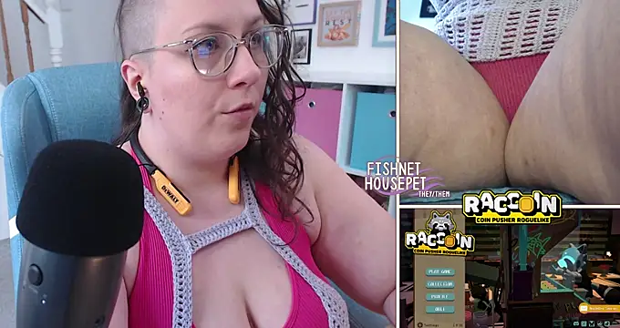 fishnethousepet online show from 04.14.26