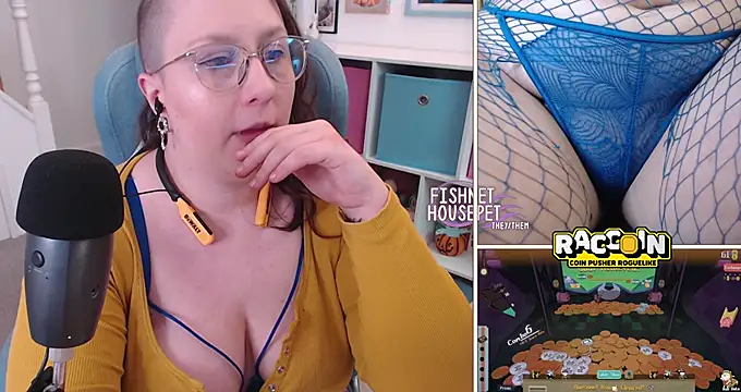 fishnethousepet online show from 04.16.26