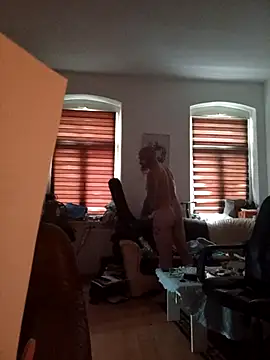 Snapshot of Friendsandmore chatting on 10.09.25 Friendsandmore online show from 10.09.25