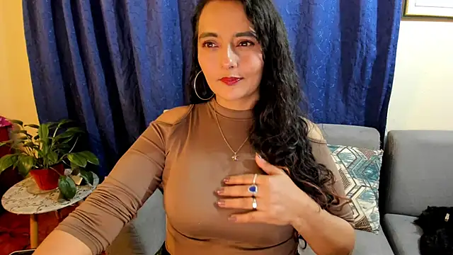 Snapshot of emma_luxy chatting on 01.23.25 emma luxy online show from 01.23.25