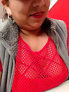 Snapshot of Alyona21 chatting on 12.16.24 Alyona21 online show from 12.16.24