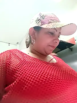 Snapshot of Alyona21 chatting on 12.16.24 Alyona21 online show from 12.16.24