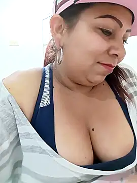 Snapshot of Alyona21 chatting on 02.11.25 Alyona21 online show from 02.11.25