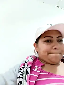 Snapshot of Alyona21 chatting on 02.13.25 Alyona21 online show from 02.13.25