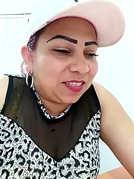 Snapshot of Alyona21 chatting on 03.04.25 Alyona21 online show from 03.04.25