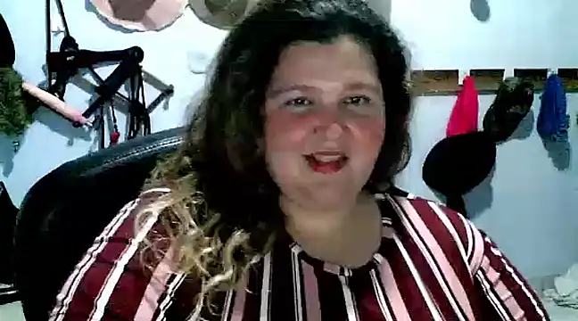 Snapshot of squirt322bbw chatting on 03.22.25 squirt322bbw online show from 03.22.25