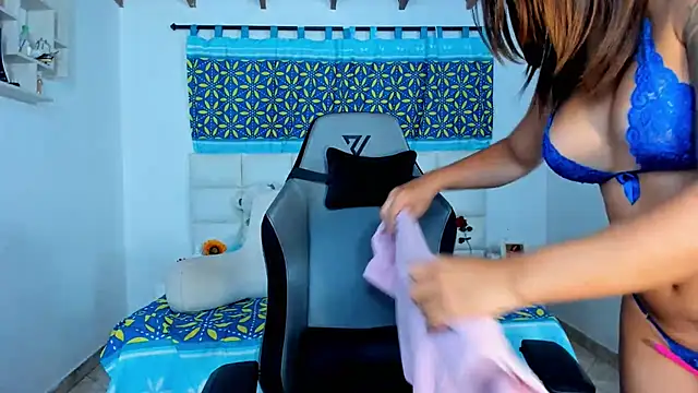 shadia-orozco online show from 02.21.25