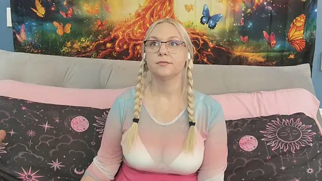 Snapshot of SaraBearXo chatting on 09.21.25 SaraBearXo online show from 09.21.25