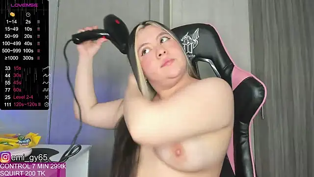 Snapshot of emilyn_grey1 chatting on 12.23.24 emilyn grey1 online show from 12.23.24