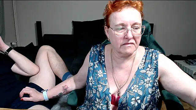 Snapshot of JoannaAndNeighbour chatting on 02.11.26 JoannaAndNeighbour online show from 02.11.26