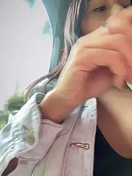 Snapshot of __IRIS__ chatting on 03.18.25 IRIS online show from 03.18.25
