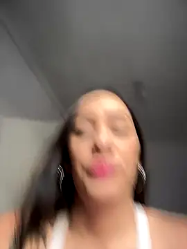 Snapshot of __IRIS__ chatting on 12.04.25 IRIS online show from 12.04.25