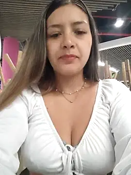 Snapshot of alana_69 chatting on 02.14.25 alana 69 online show from 02.14.25