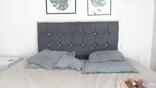 selena yourmilf online show from 12.18.25